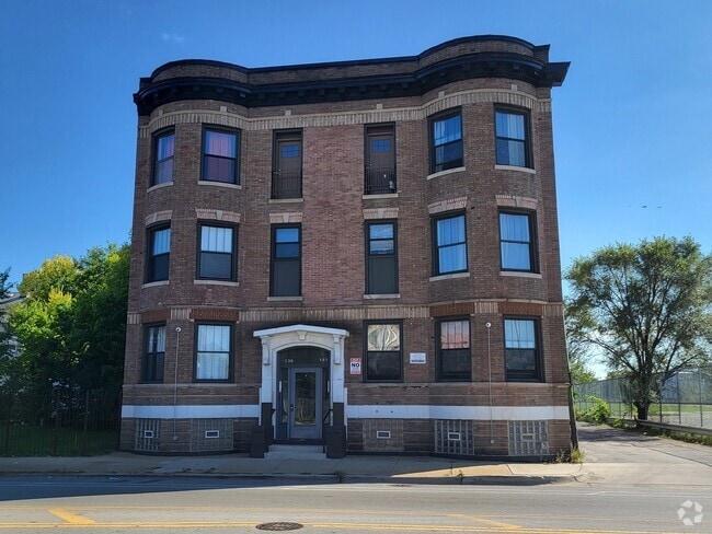 Building Photo - 139 W Marquette Rd Rental
