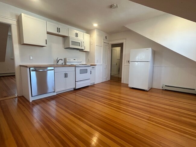 Building Photo - 710 River Ave Unit 2