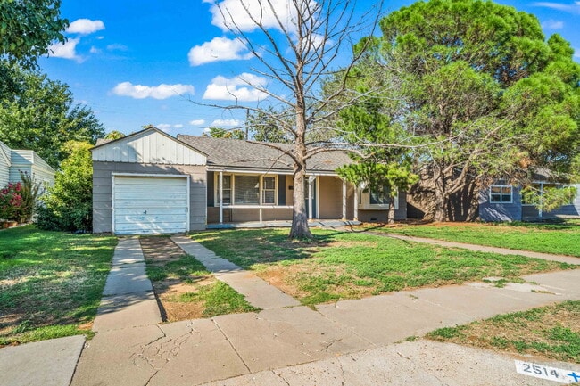 Building Photo - Vintage Home w/ Large Backyard, Minutes from TTU & Medical