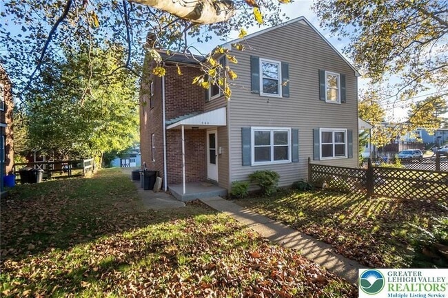 Photo - 240 Palmer St