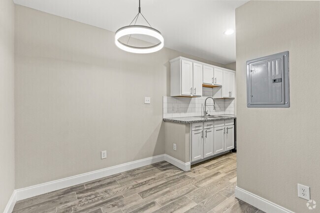 1BR, 1BA - 640SF - Dining Room