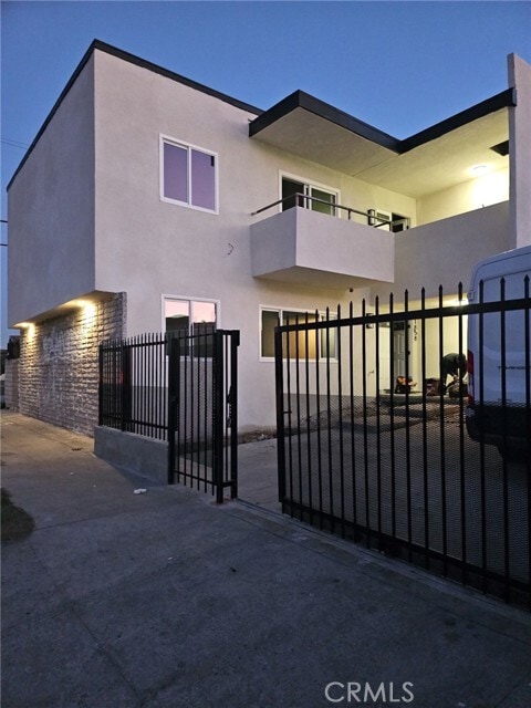 Photo - 1858 W 48th St Townhome
