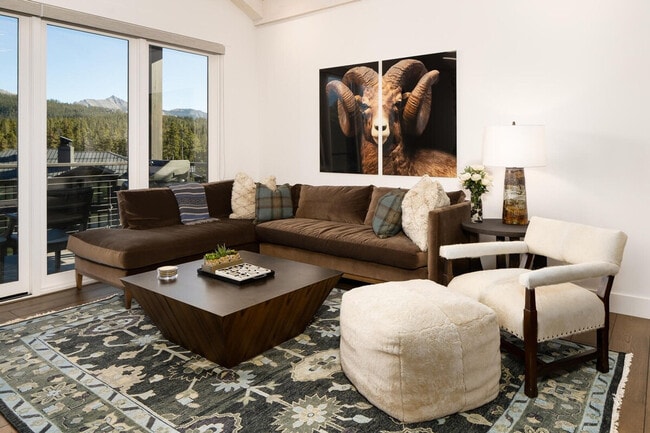 Photo - 12 Wildwood Rd W Unit ID1255679P