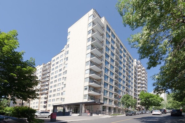 Building Photo - 3468 Rue Drummond Unit 102
