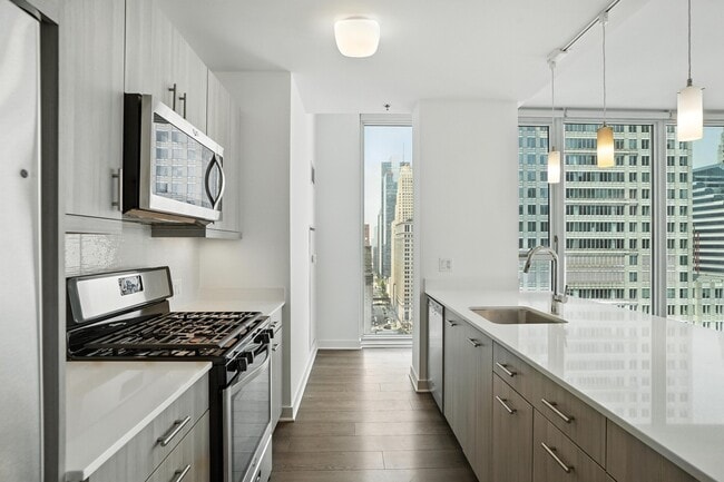 Photo - 133 N Dearborn St