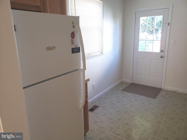 Photo - 171 W Deen Ave