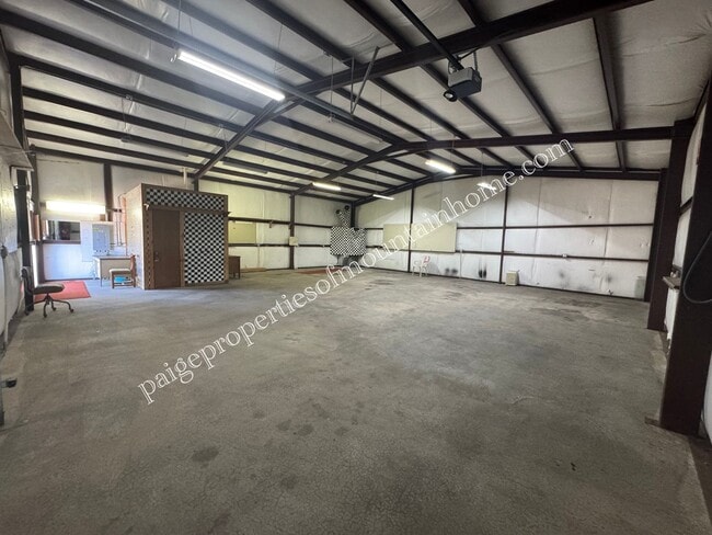 Photo - 1,600 Sq Ft Shop Space in Midway, AR – Inc...