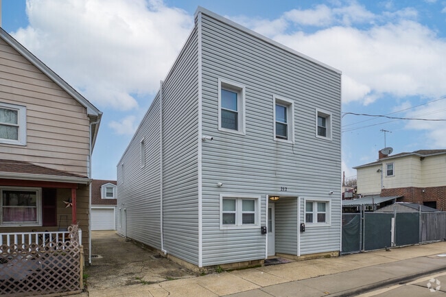 Building Photo - 212 Jefferson Ave Rental