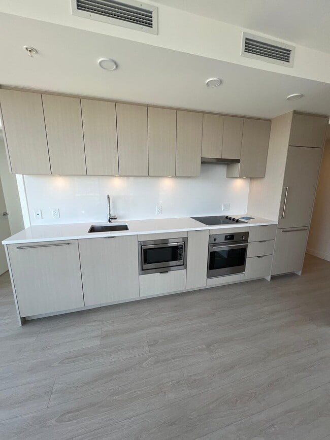 Photo - 2711-13675 107a Avenue Unité 2711