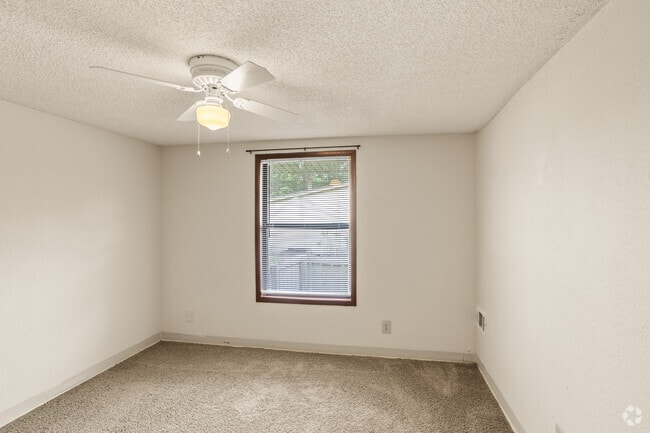 1BR, 1BA - 576SF - Bedroom