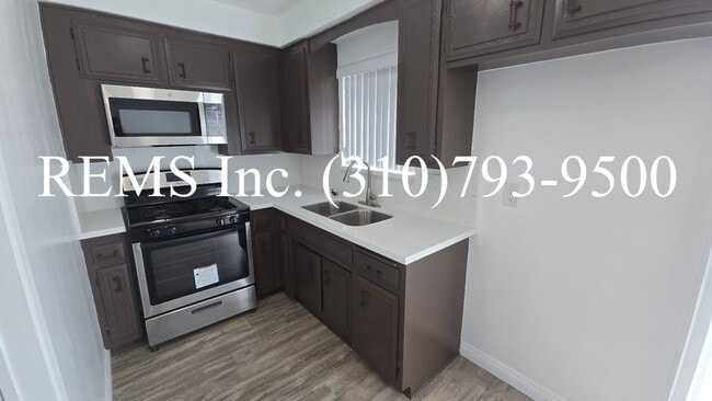 Photo - 2012 Marshallfield Ln Unit A