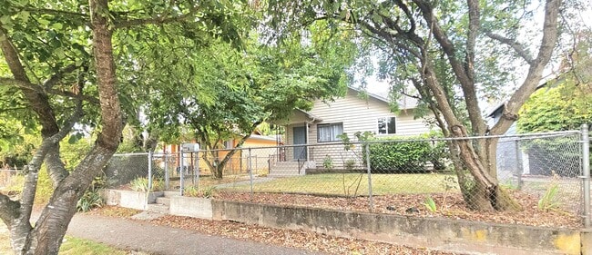 Photo - Sweet deal! 3bed/1bath Single Family home ...