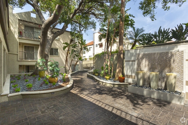 Building Photo - Town Center Rental