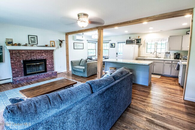 Photo - 297 W Circular St