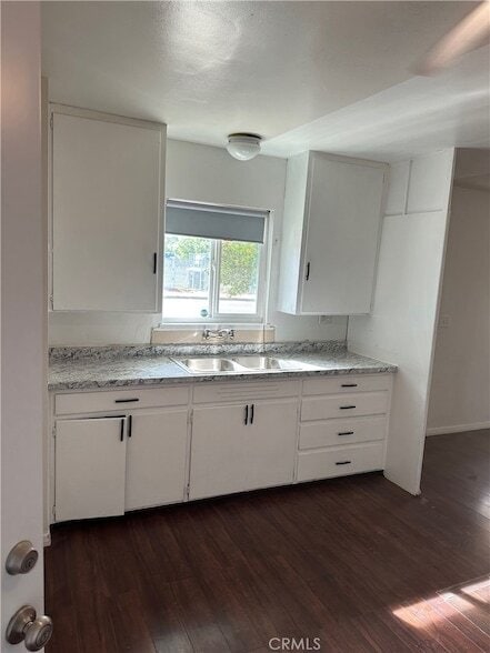 Photo - 501 University Pl