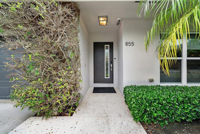 Photo - 855 Berkley St