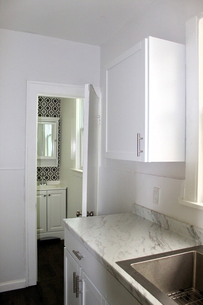 228 Weiss St Unit Lower