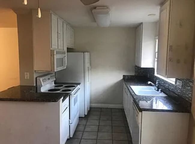 Building Photo - 620 E Lexington Ave Unit 13