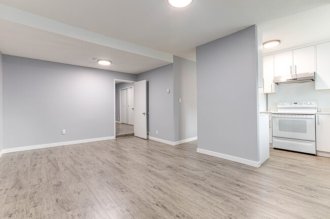 Building Photo - 811 Duthie Ave