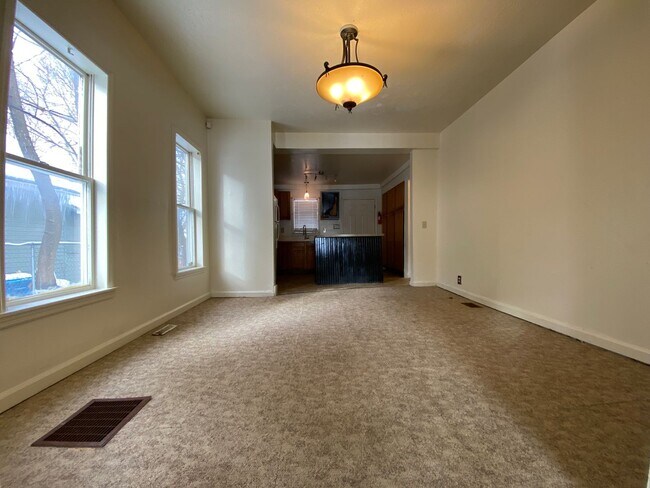 Photo - 426 W Frank St