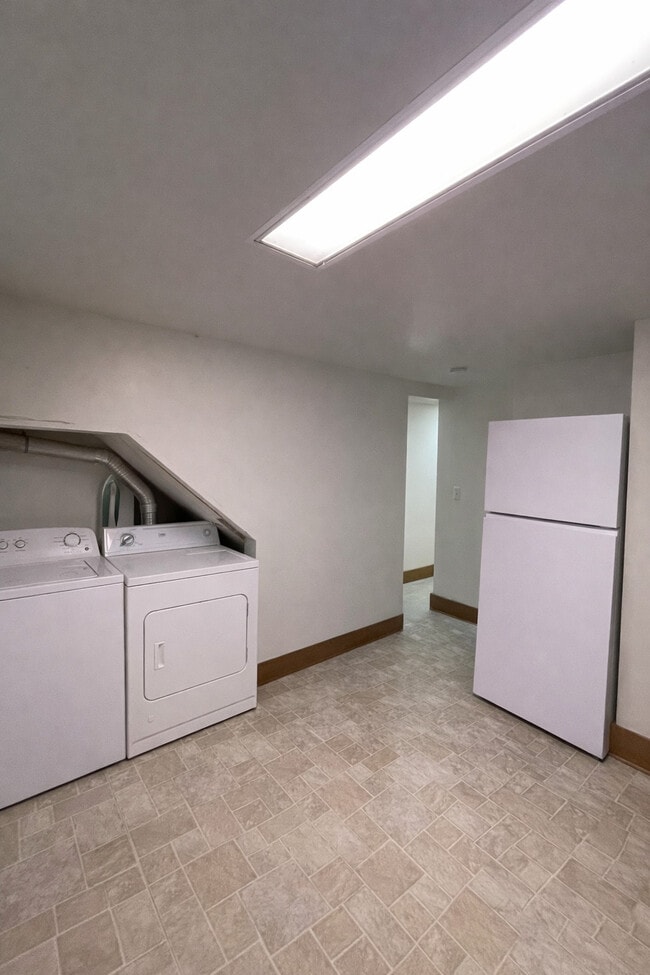 Photo - 203 E Davis Ave