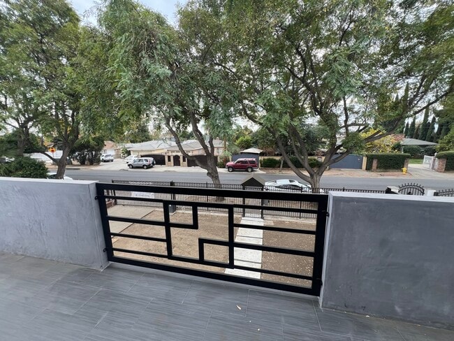 Photo - 13935 Valerio St