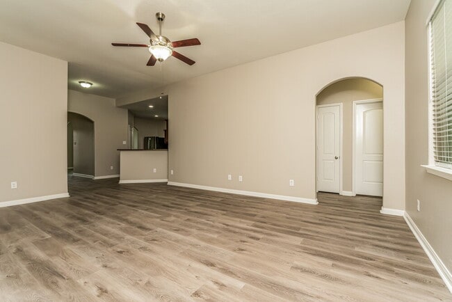 Photo - 1613 Mesquite Ln