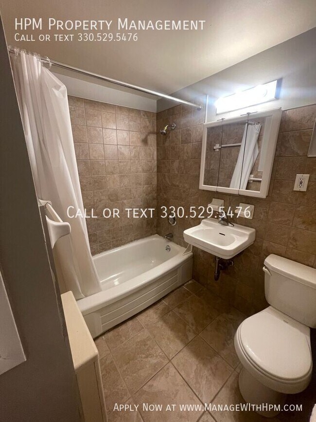 Photo - 20602 Lorain Rd Unidad B12