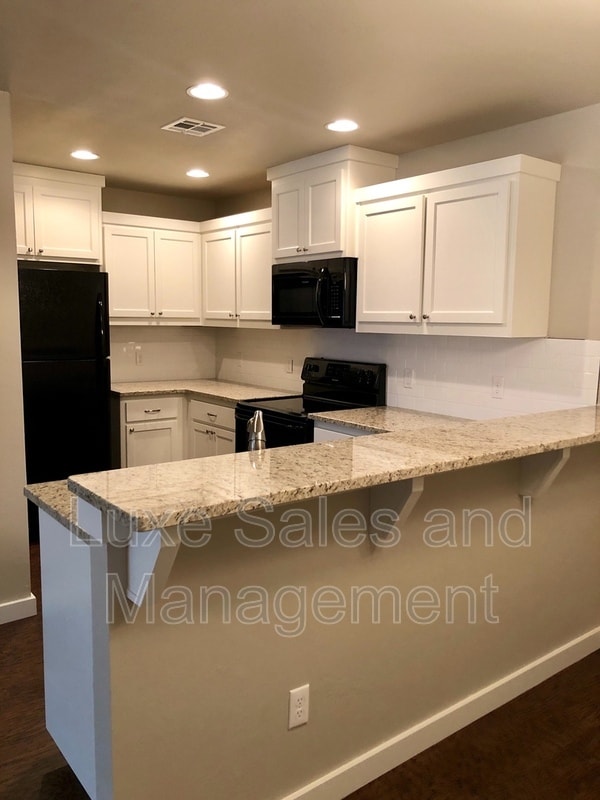 Photo - 1421 MacAlpine St