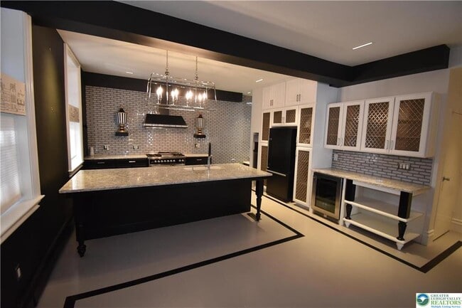 Photo - 100 N 4th St