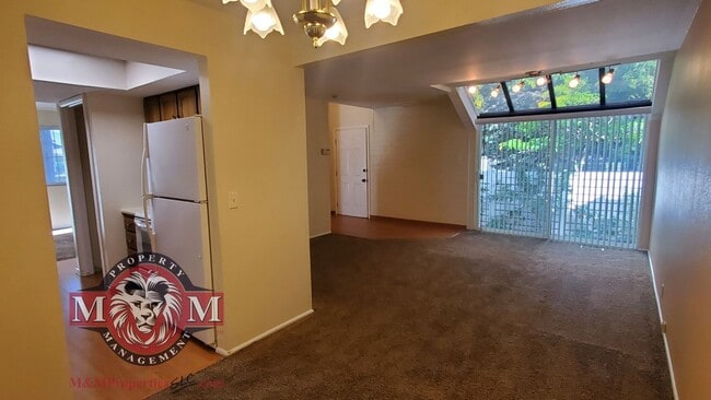 Photo - 4 Bd 2 Bath Townhome Over 2100 sq ft