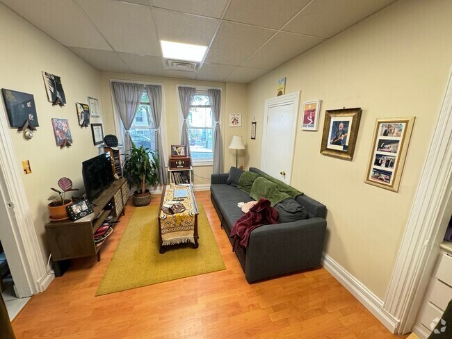 Building Photo - 2 Champney St Unit 1 Rental