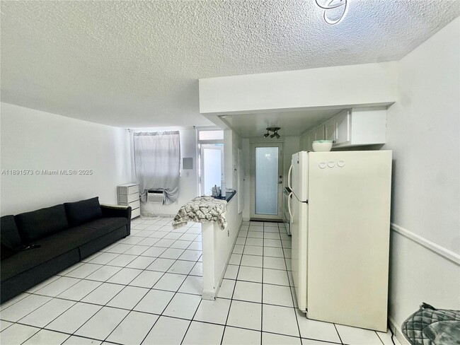 Photo - 335 Collins Ave Unit 302