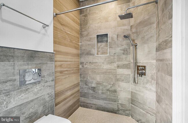 Photo - 2046 E Huntingdon St Unit 3F