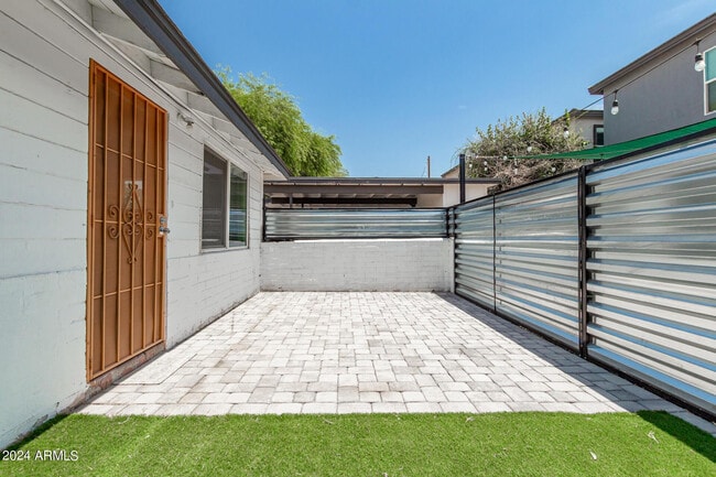 Building Photo - 3027 N 37th St Unit Apt 6