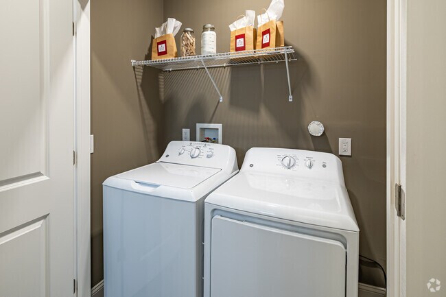 1 habitación, 1,5 baños con estudio - 890 pies cuadrados - The Amsterdam II - Lavandería - Station Village at Avenel Apartamentos