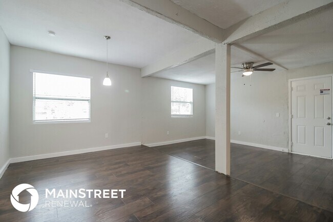 Photo - 865 Emerald Dr