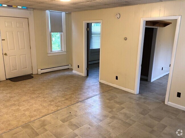 Building Photo - 2 School St Unit #3 Rental