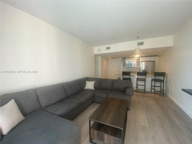 Building Photo - 185 SW 7th St Unit 2510