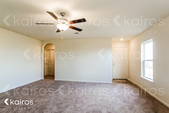 Photo - 5906 Sapphire Lagoon Rd