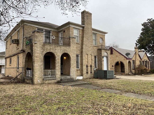 Building Photo - Charming 2-Bedroom Unit 1802 Rental