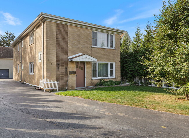 Building Photo - 311 Maple Ave Unit 2