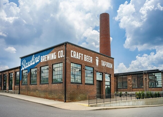 Located near Nashville’s vibrant Nations district, Modera Nations offers easy access to local favorites like Bassline Brewing Co. and more.