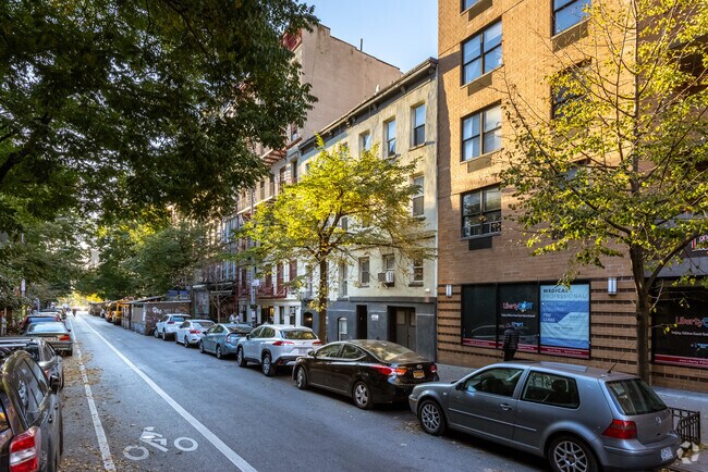 Photo - 100-102 E 4th St