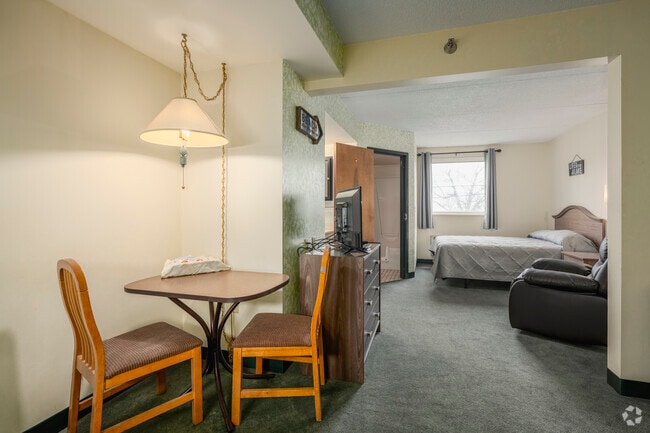 Single Suite - 250SF