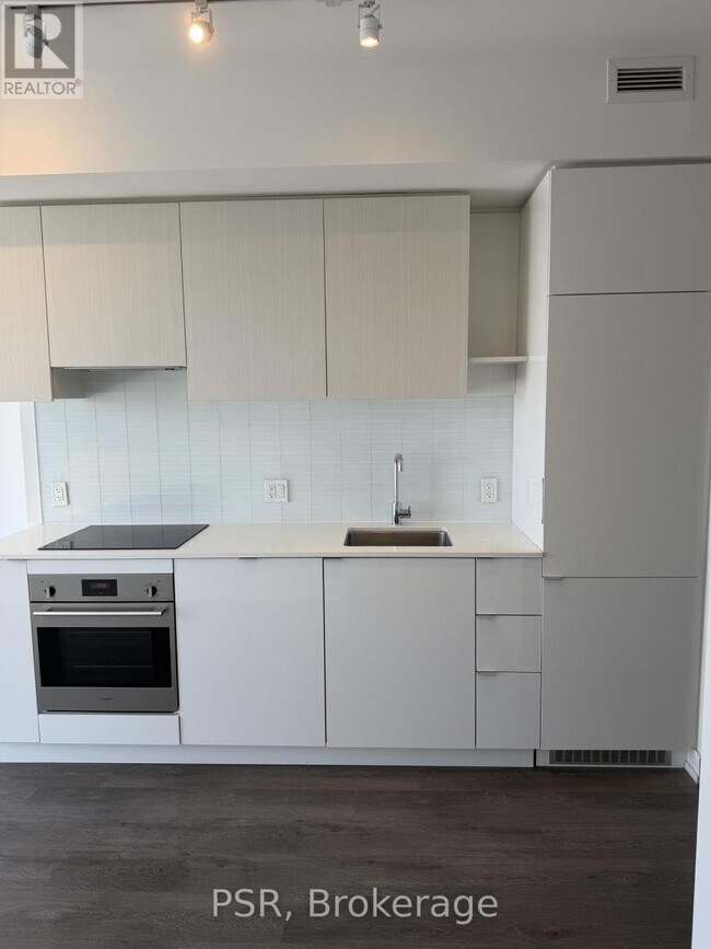 Photo - 161 Roehampton Ave Unit 2712