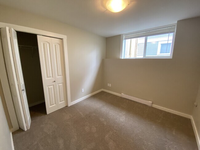 Photo - 8808-8817 17 St