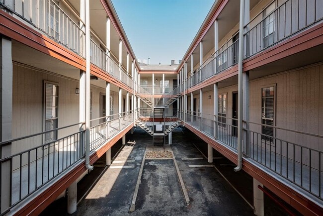 Photo - 3121 Speedway St Unit 106