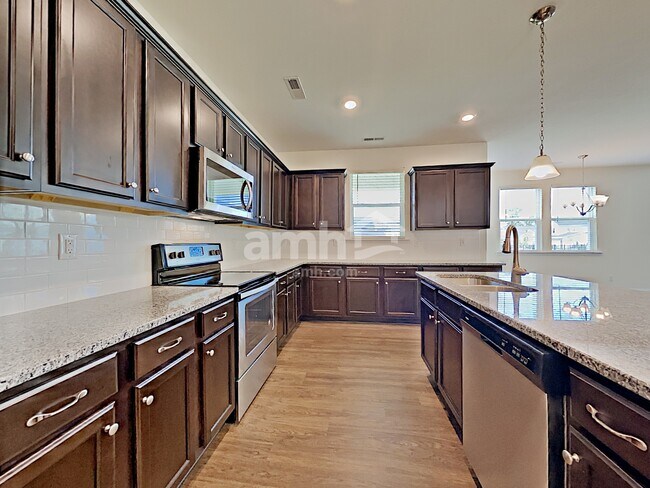 Photo - 106 Samara Ln