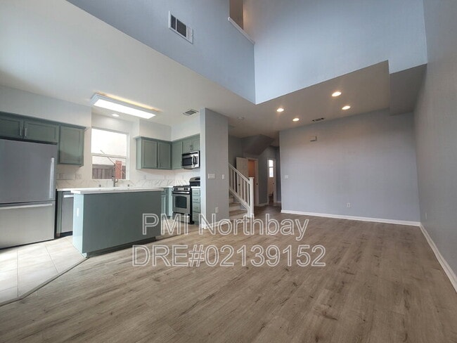 Photo - 569 Loch Lomond Way